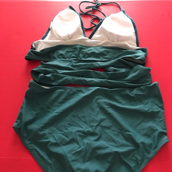 Two piece bathing suite - Picture 3 of 4